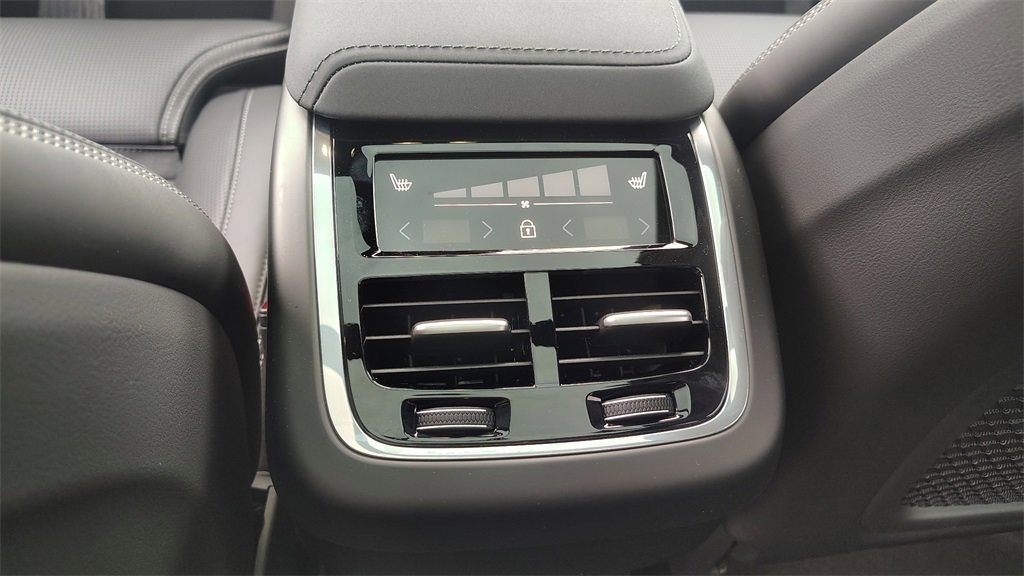 New 2026 Volvo XC60 B5 Ultra w/ Climate Package image 30