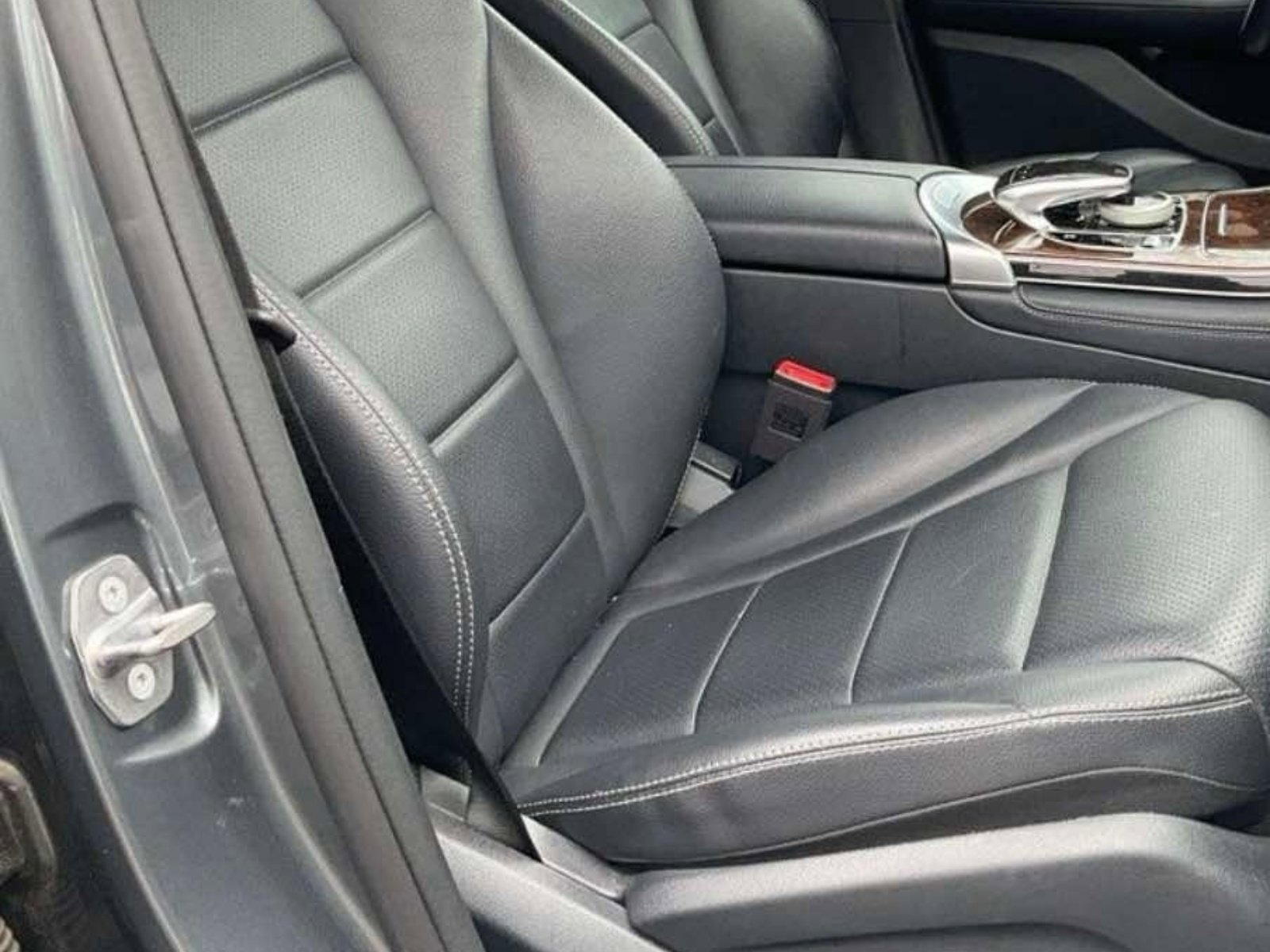 Used 2019 Mercedes-Benz GLC 300 4MATIC image 4