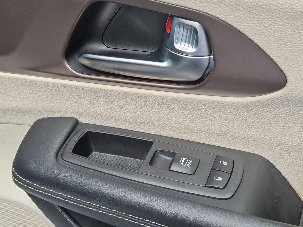 Used 2023 Chrysler Voyager LX FWD image 34