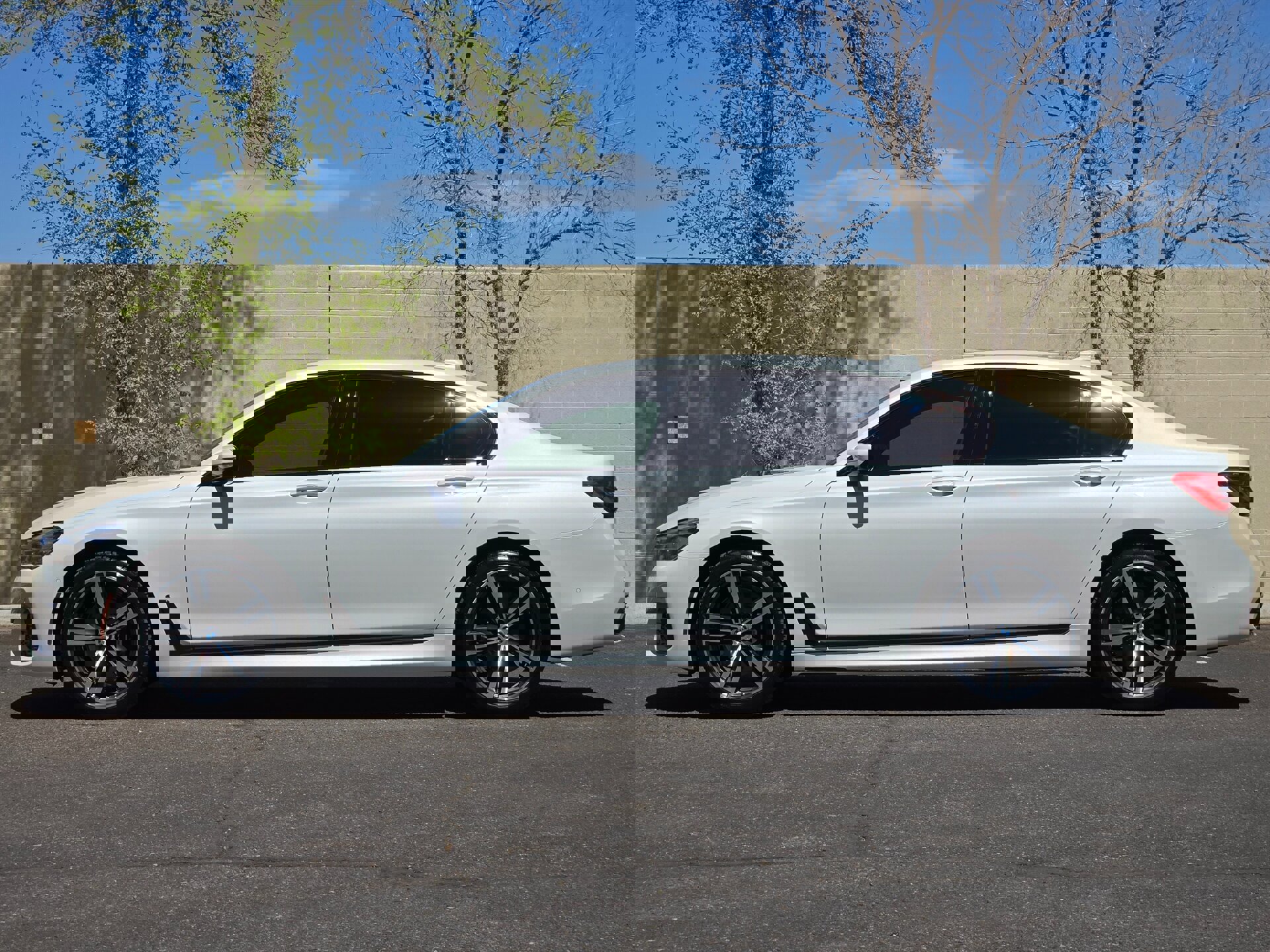 Used 2016 BMW 740i image 7