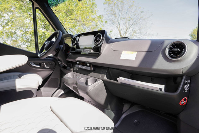 Used 2025 Mercedes-Benz Sprinter 2500 image 53