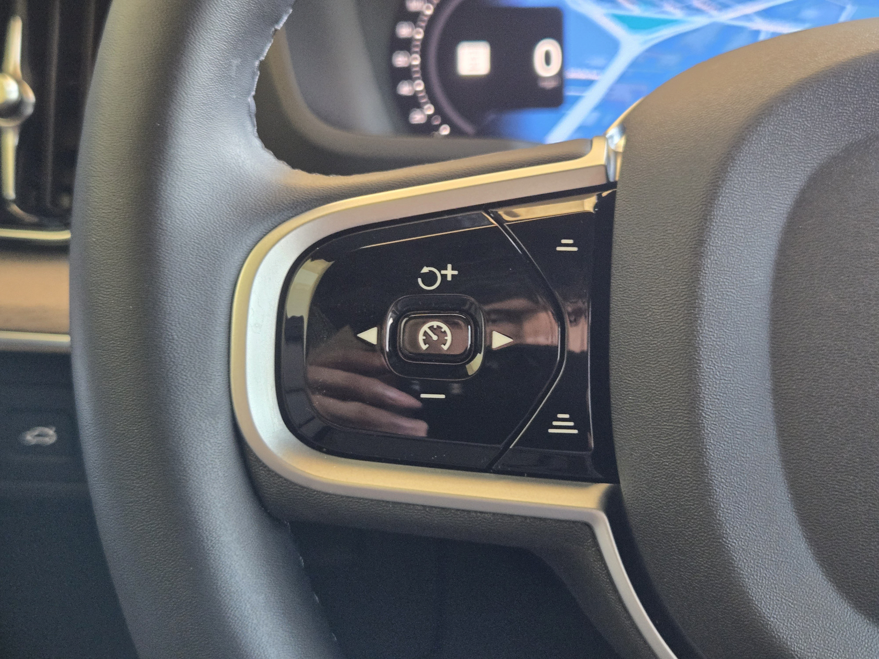 Certified 2026 Volvo XC90 B6 Plus w/ Protection Package Premier AWD/4WD image 27
