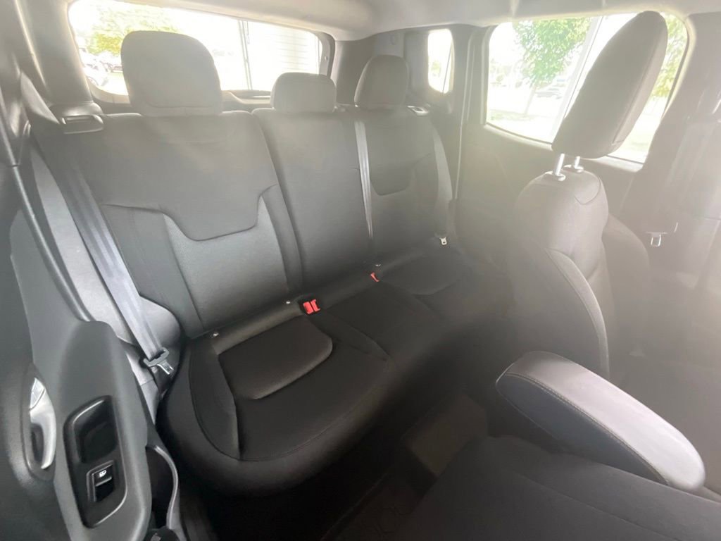 Used 2023 Jeep Renegade Latitude image 20