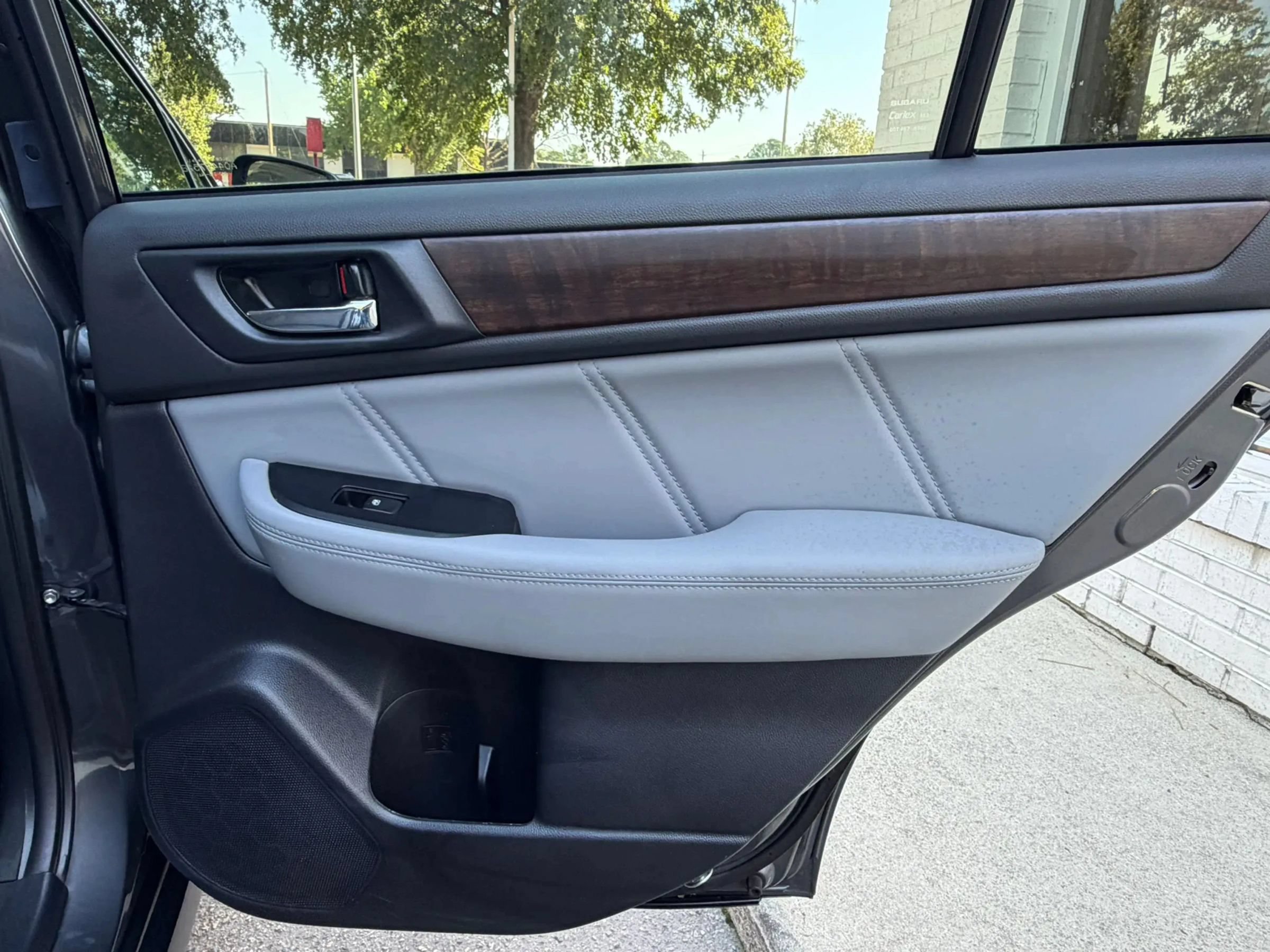 Used 2019 Subaru Outback 2.5i Limited AWD/4WD image 18