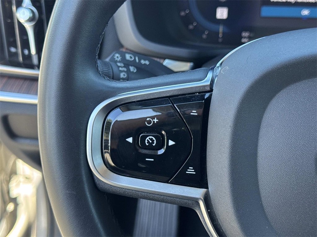 Used 2024 Volvo S60 B5 Plus image 10