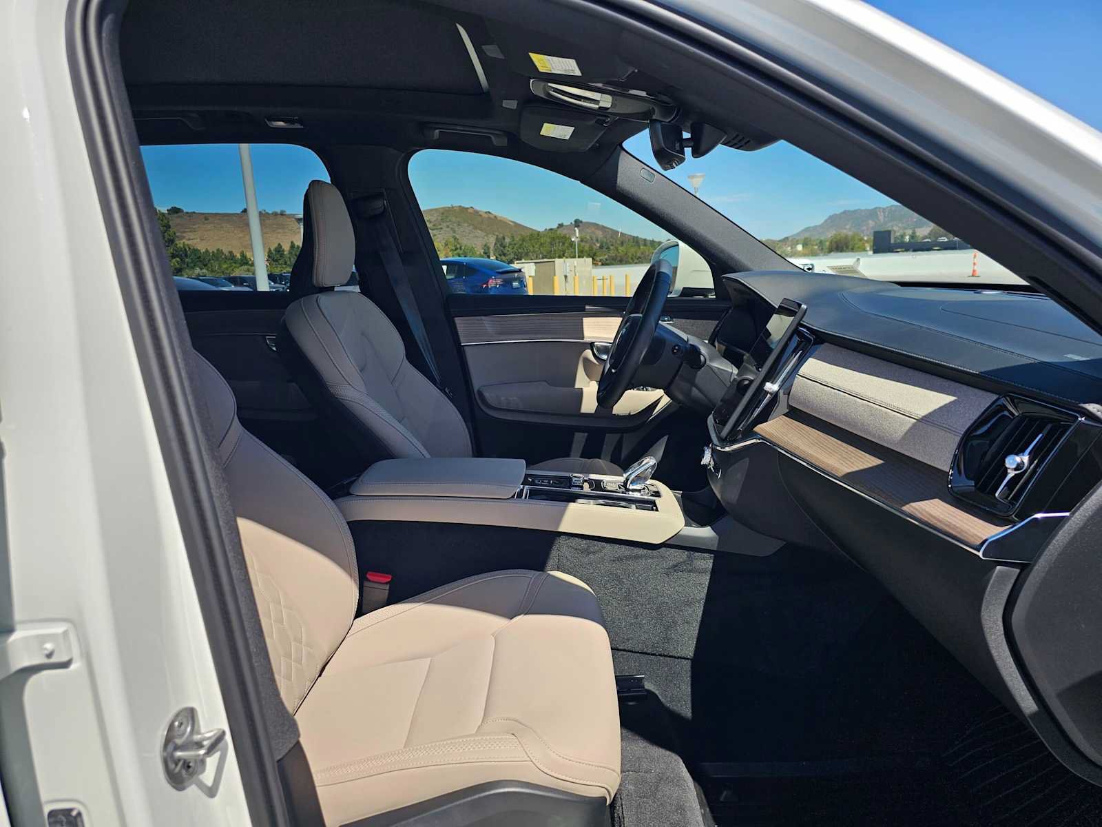 Used 2025 Volvo XC90 B6 Core w/ Climate Package AWD/4WD image 10
