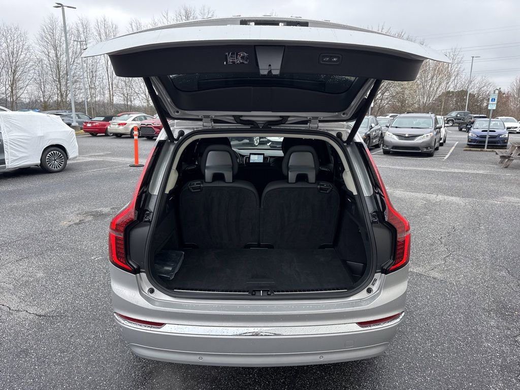 Used 2025 Volvo XC90 B6 Core w/ Climate Package image 10