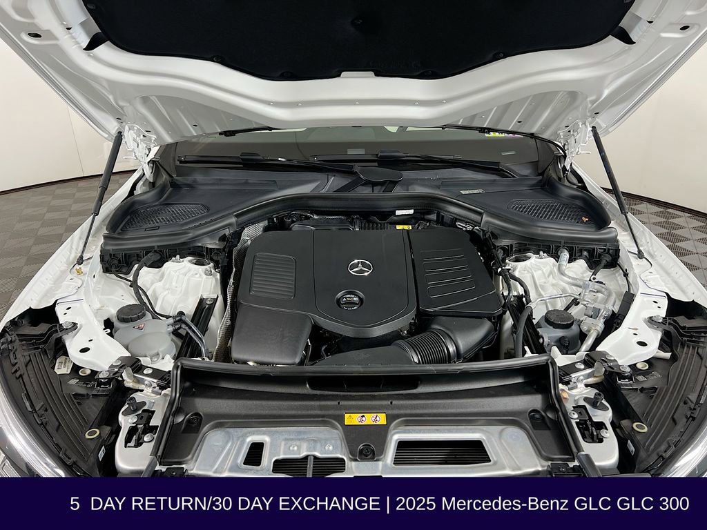 Used 2025 Mercedes-Benz GLC 300 4MATIC image 34