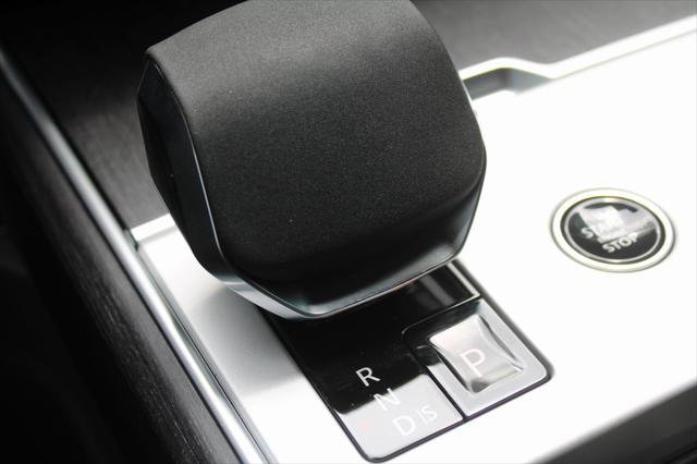 New 2025 Land Rover Range Rover Long Wheelbase SE image 39