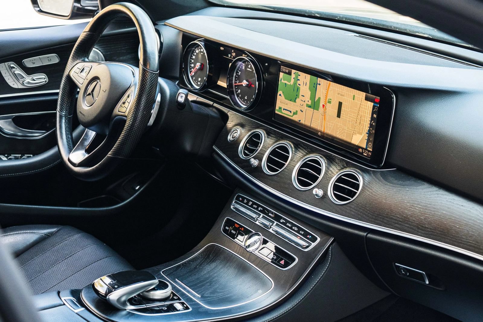 Used 2018 Mercedes-Benz E 300 4MATIC image 31