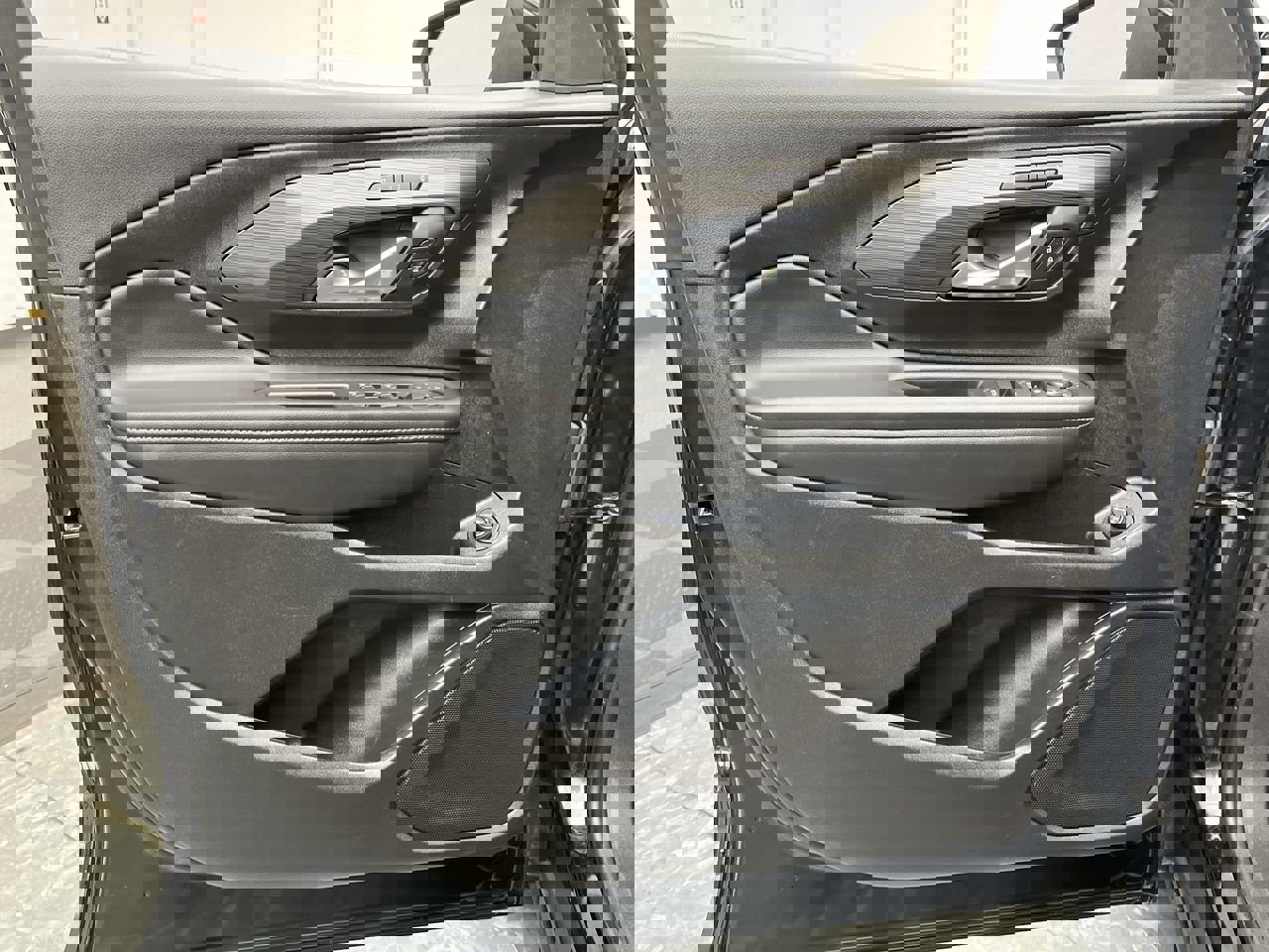 Certified 2024 GMC Terrain SLT image 6