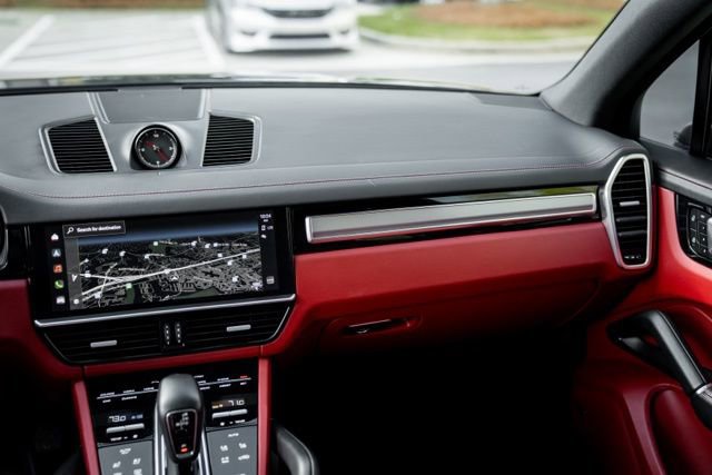 Used 2023 Porsche Cayenne Platinum Edition image 27