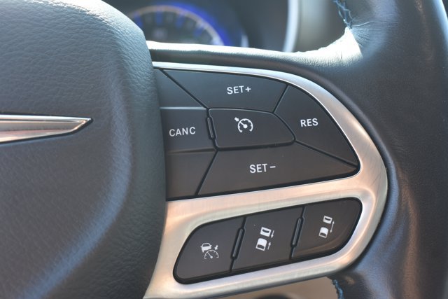 Used 2021 Chrysler Pacifica Touring-L AWD/4WD image 21