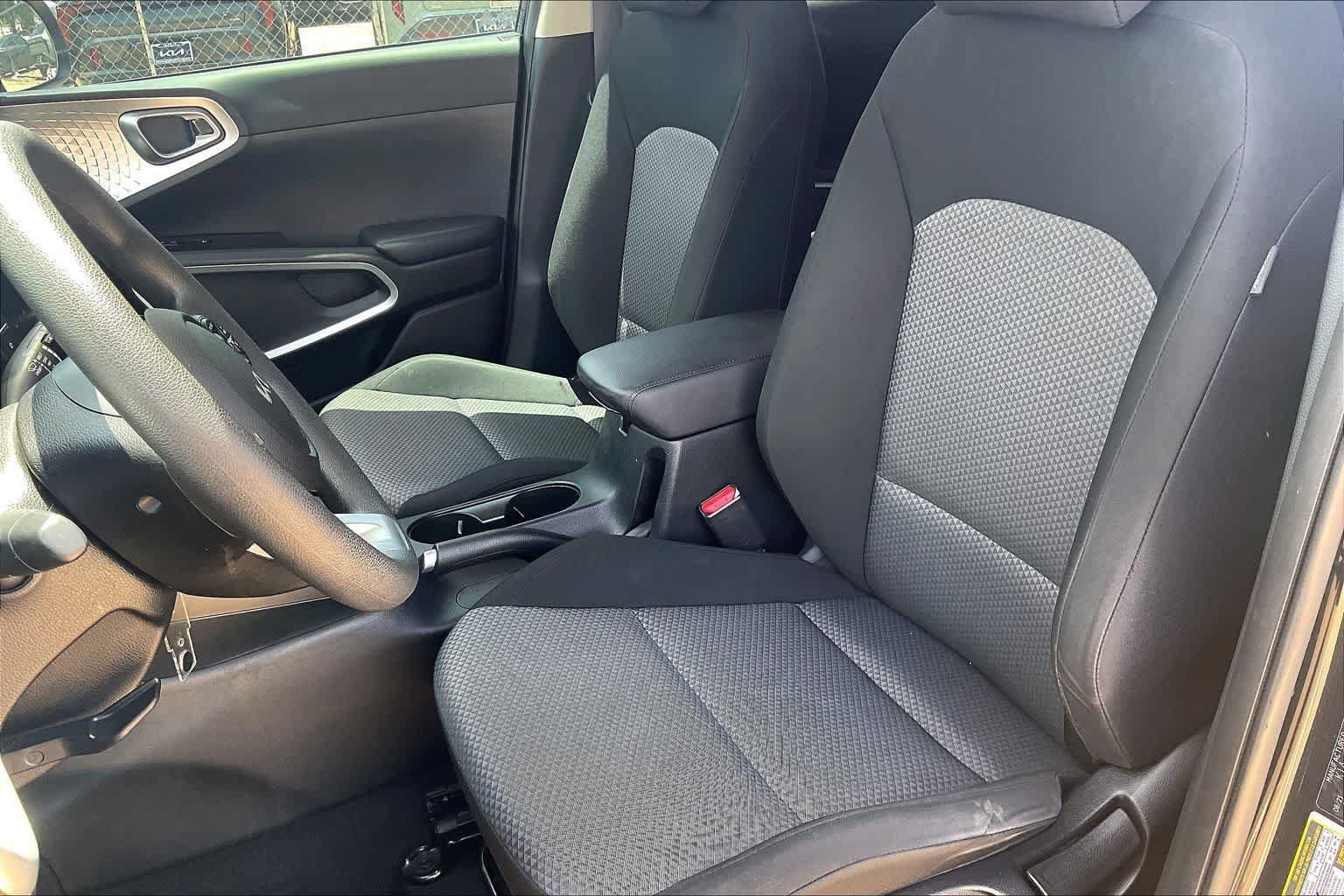 Used 2022 Kia Soul LX w/ Technology Package FWD image 9