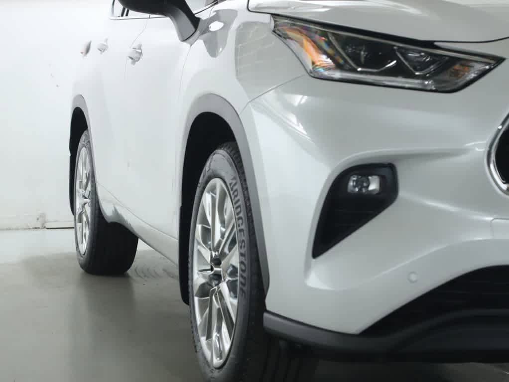 Used 2024 Toyota Highlander Limited AWD/4WD image 8