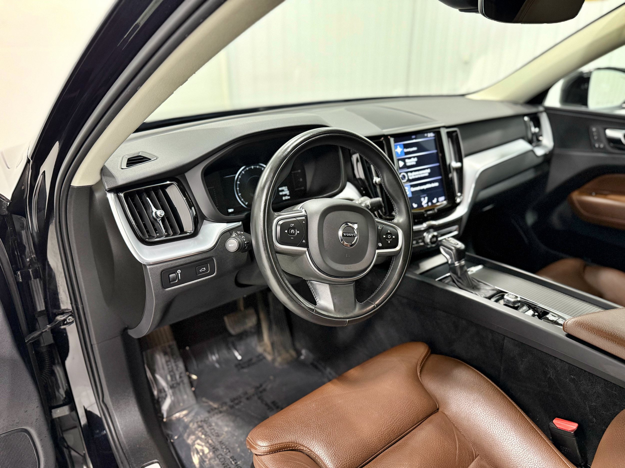 Used 2019 Volvo XC60 T6 Momentum w/ Premium Package AWD/4WD image 7