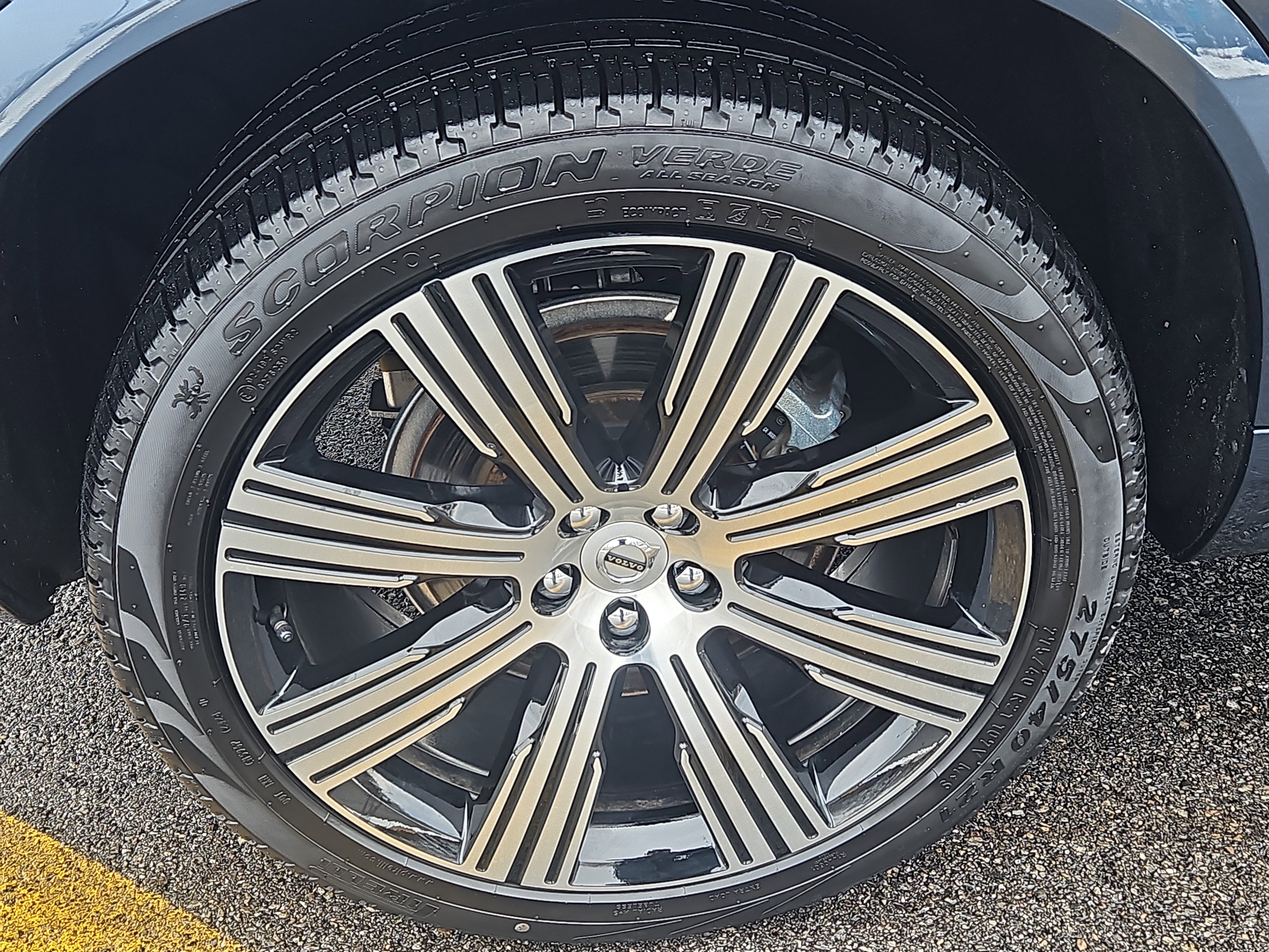 Used 2025 Volvo XC90 B6 Plus w/ Protection Package Premier image 30