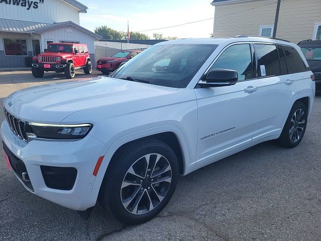 Used 2023 Jeep Grand Cherokee Overland w/ Advanced Protech Group III image 27