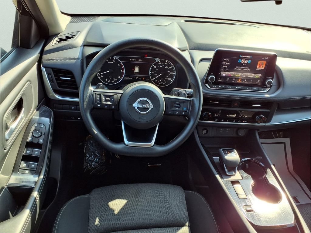 Used 2024 Nissan Rogue SV FWD image 9