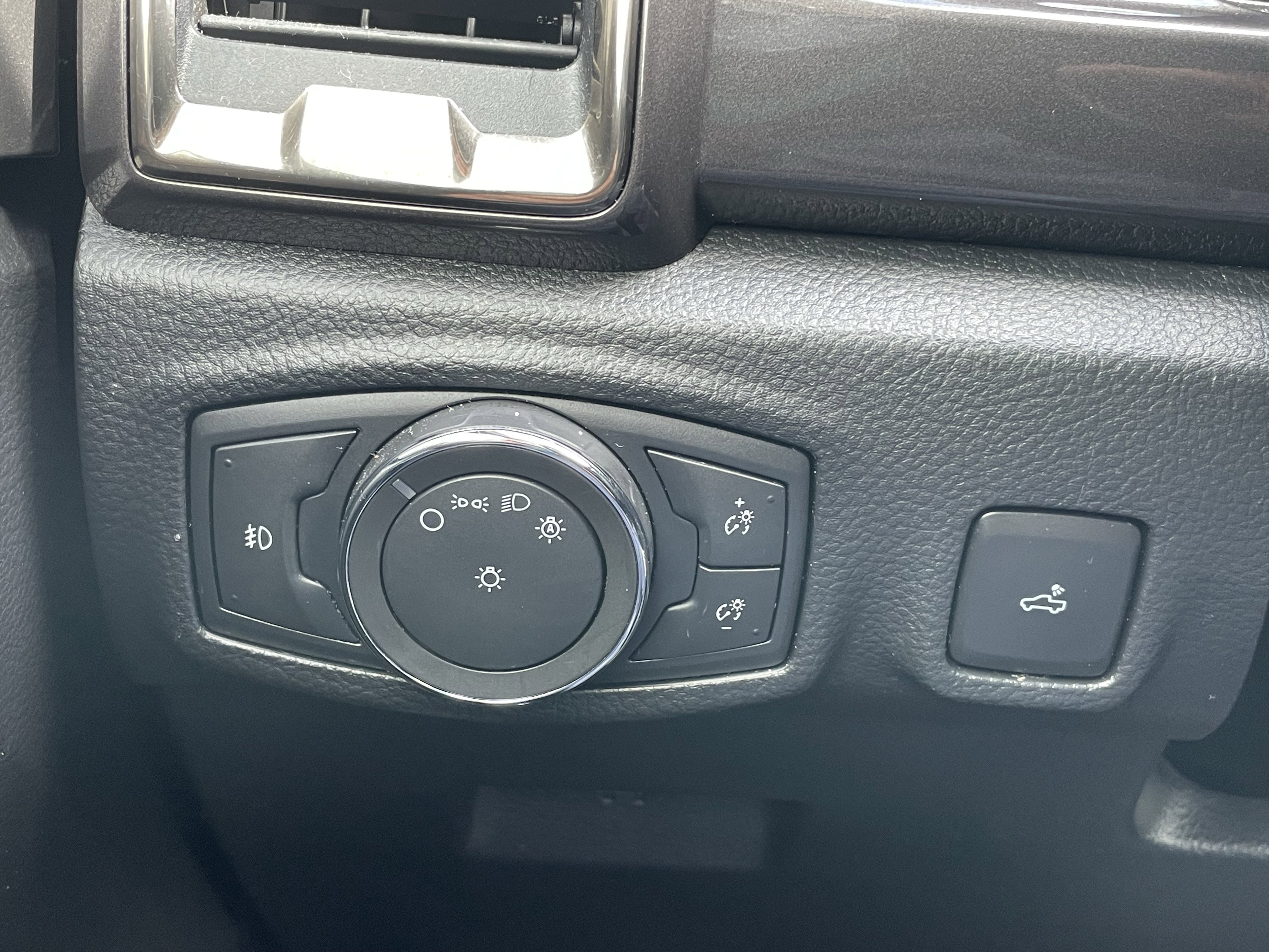 Used 2019 Ford Ranger Lariat w/ Equipment Group 501A Mid image 14