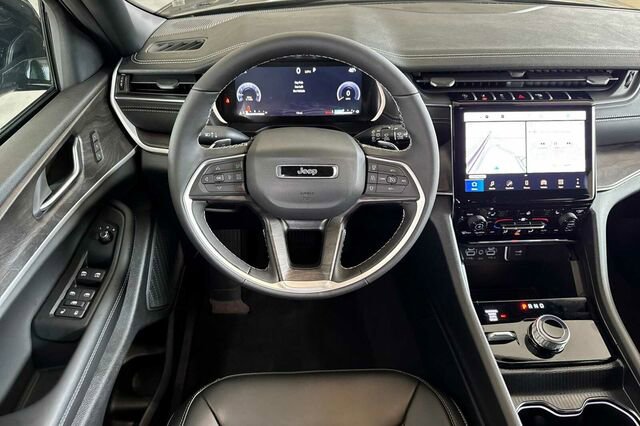 New 2025 Jeep Grand Cherokee Limited image 11
