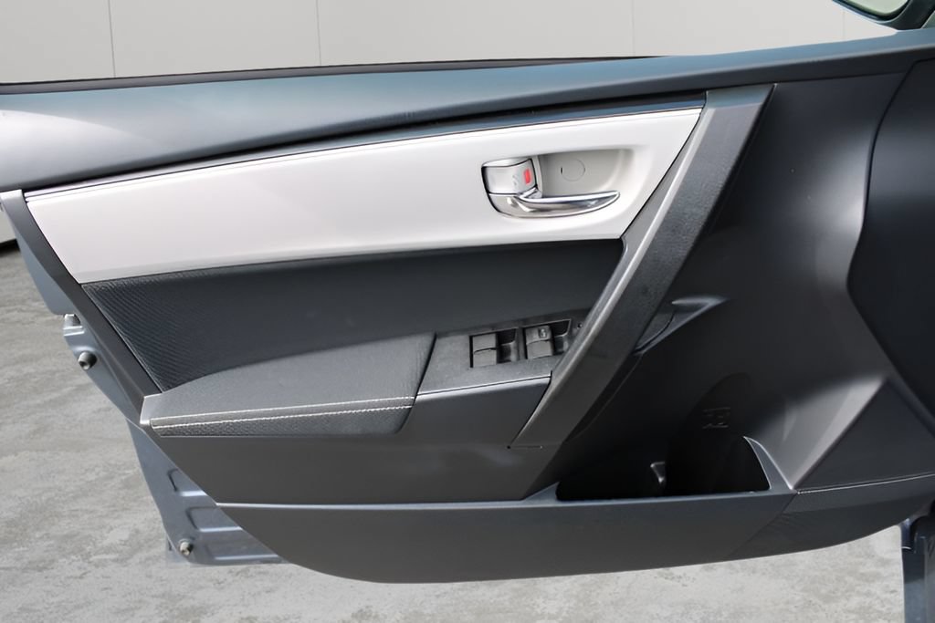 Certified 2018 Toyota Corolla LE FWD image 18