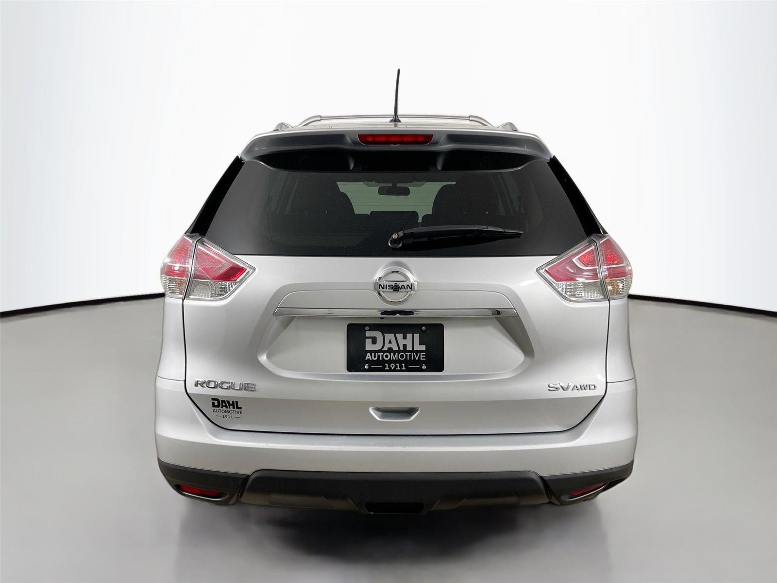 Used 2015 Nissan Rogue SV w/ SV Premium Package image 12