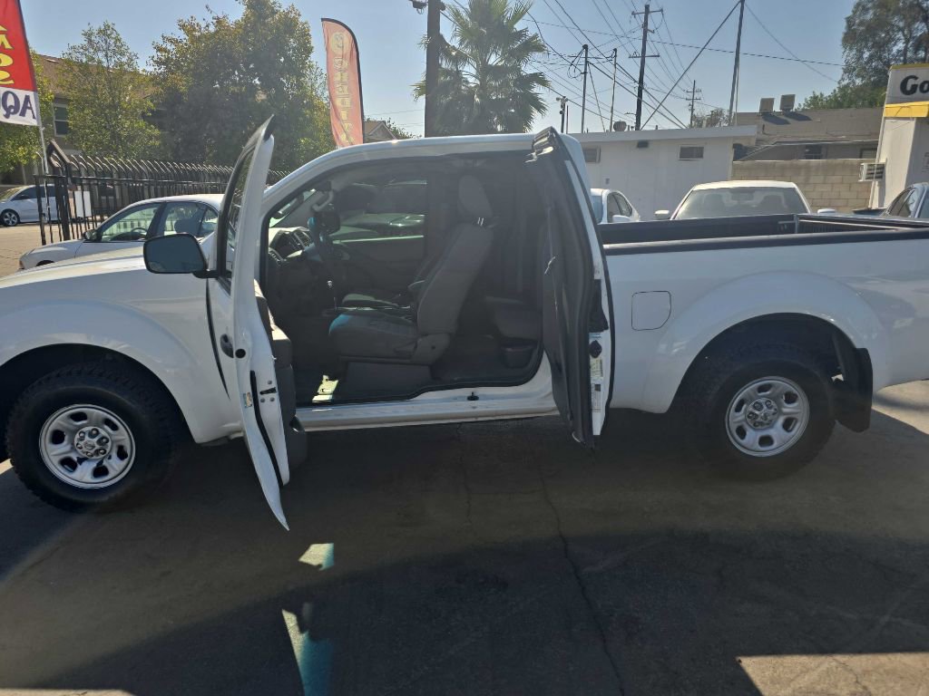 Used 2015 Nissan Frontier S image 12