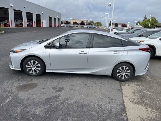 Used 2020 Toyota Prius Prime XLE w/ Carpet Mat Package FWD image 8