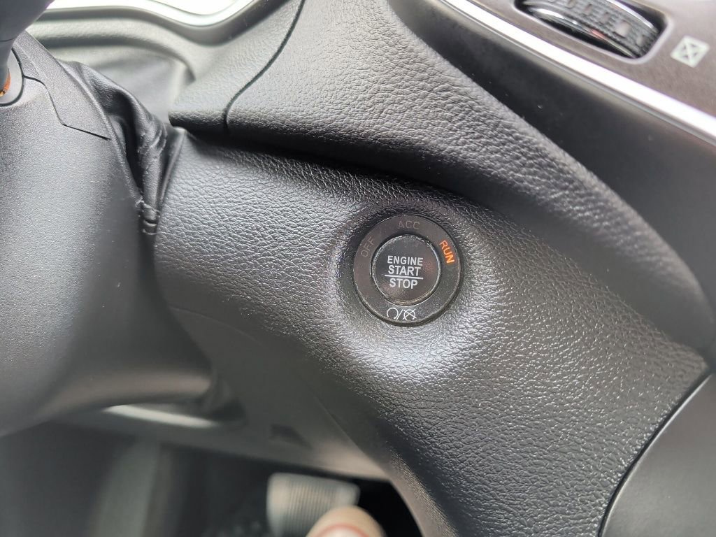 Used 2019 Jeep Cherokee Trailhawk w/ Cold Weather Group AWD/4WD image 25