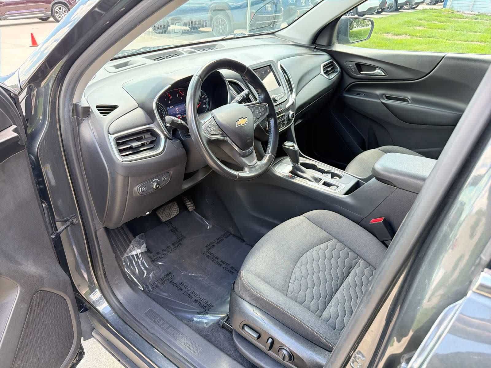 Used 2020 Chevrolet Equinox LT FWD image 2