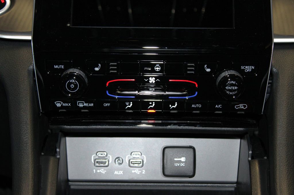 New 2025 Jeep Grand Cherokee Laredo X w/ Luxury Tech Group I image 19