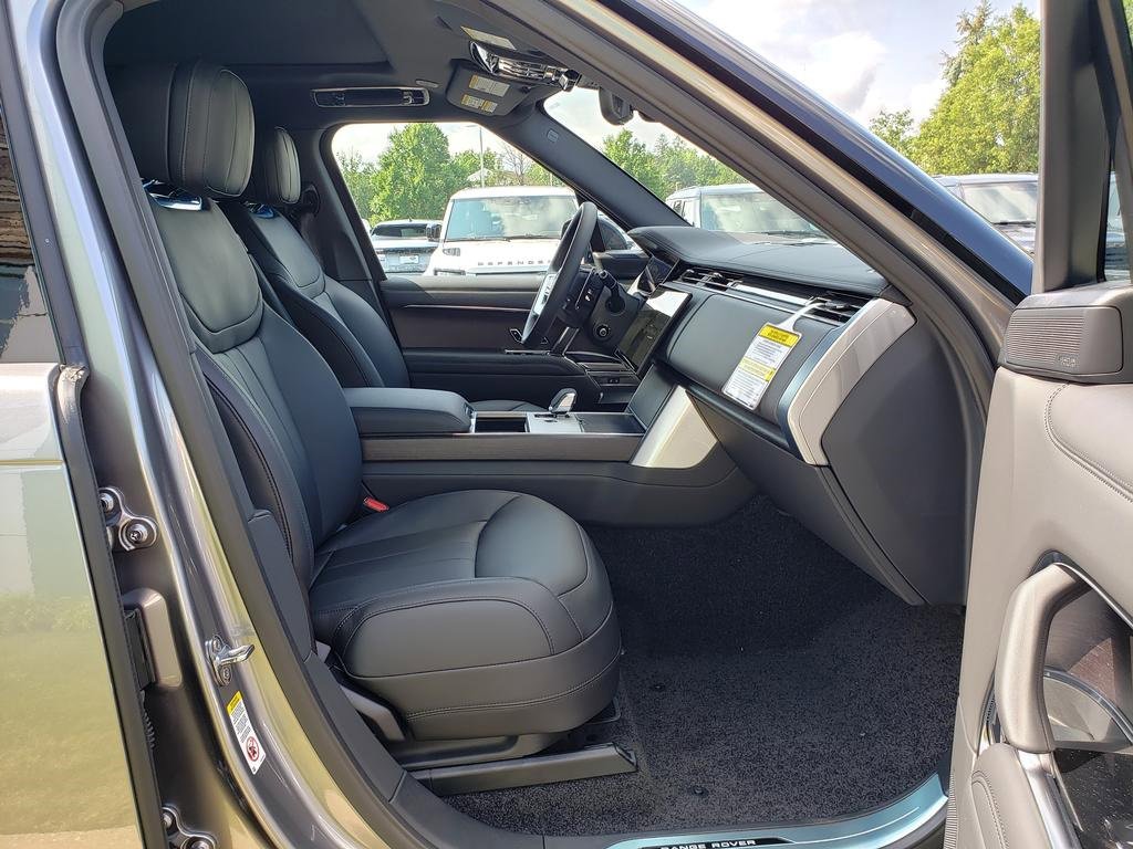New 2025 Land Rover Range Rover SE image 17