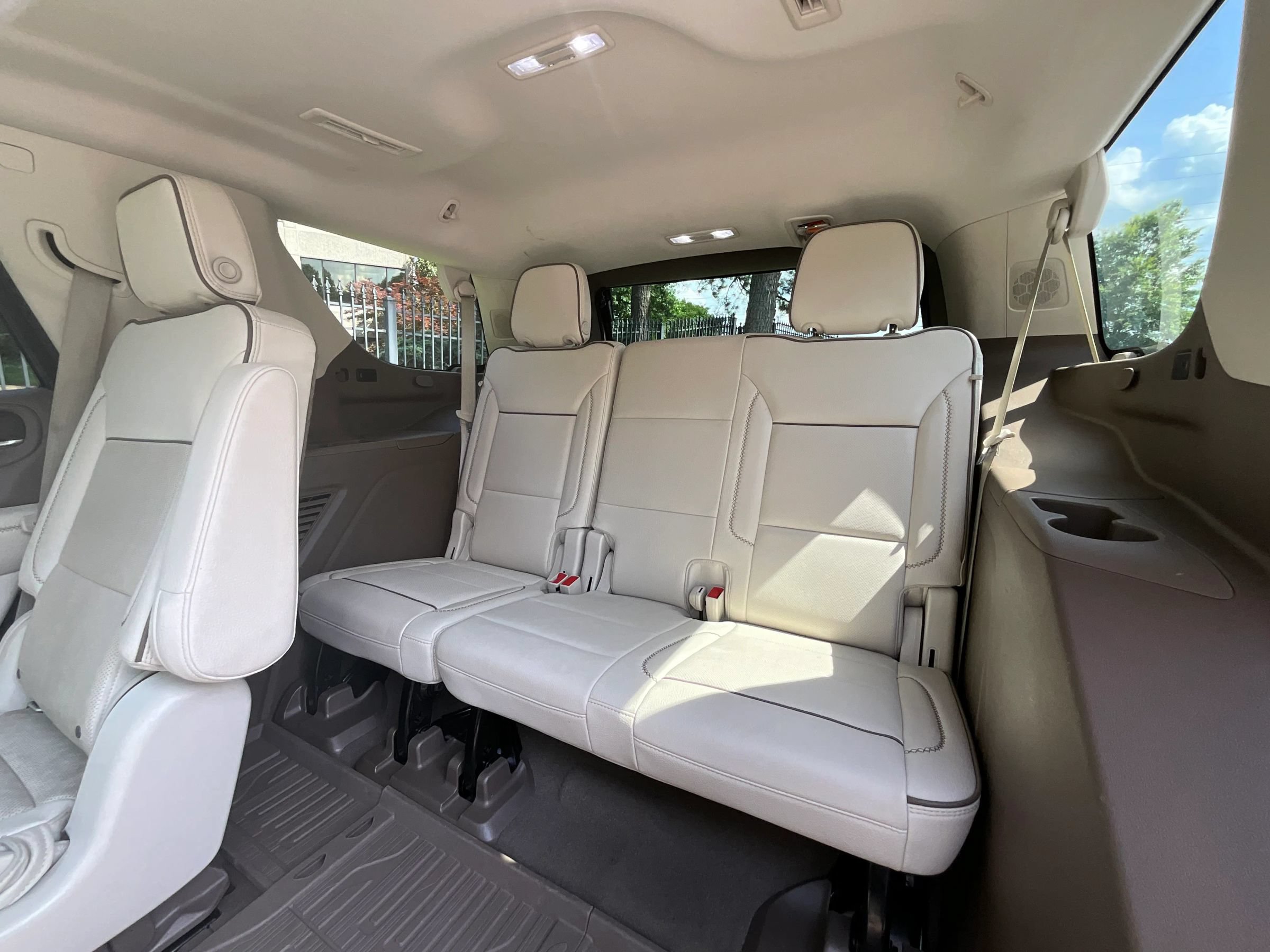 Used 2021 GMC Yukon Denali w/ Denali Premium Package AWD/4WD image 13