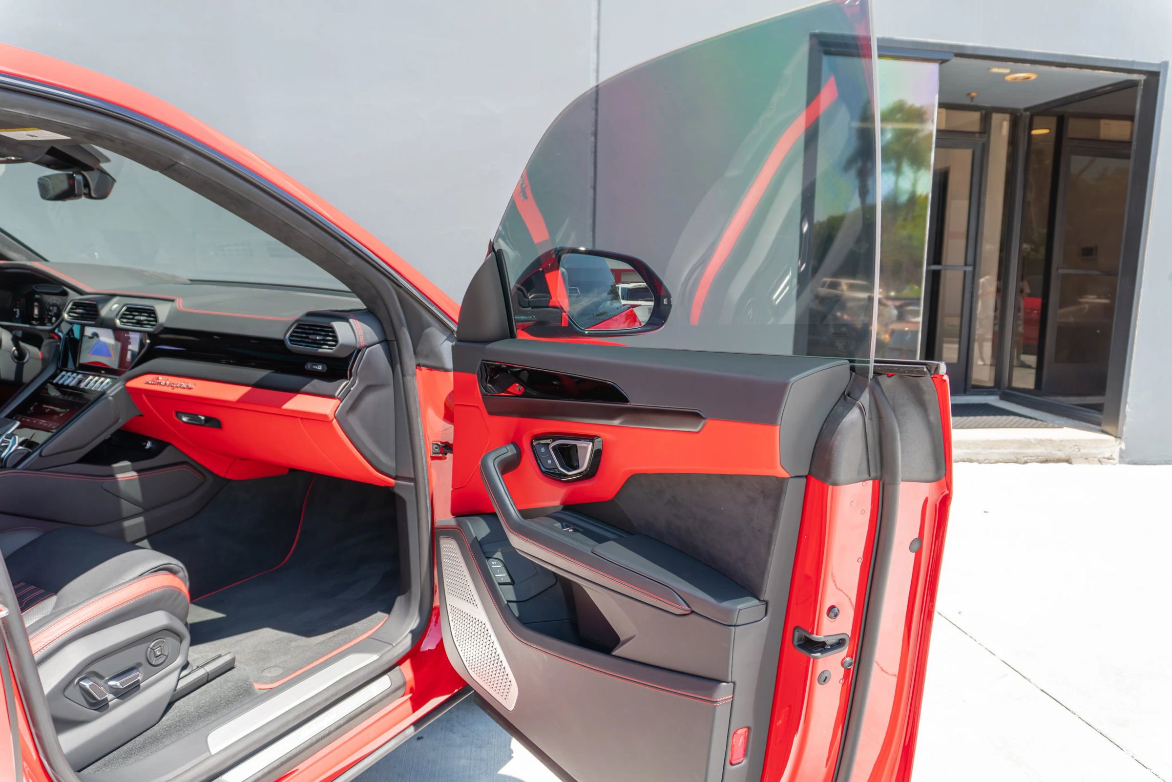Used 2024 Lamborghini Urus S AWD/4WD image 63