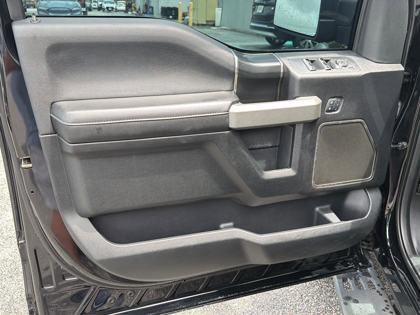 Used 2018 Ford F150 Raptor w/ Equipment Group 802A Luxury AWD/4WD image 17