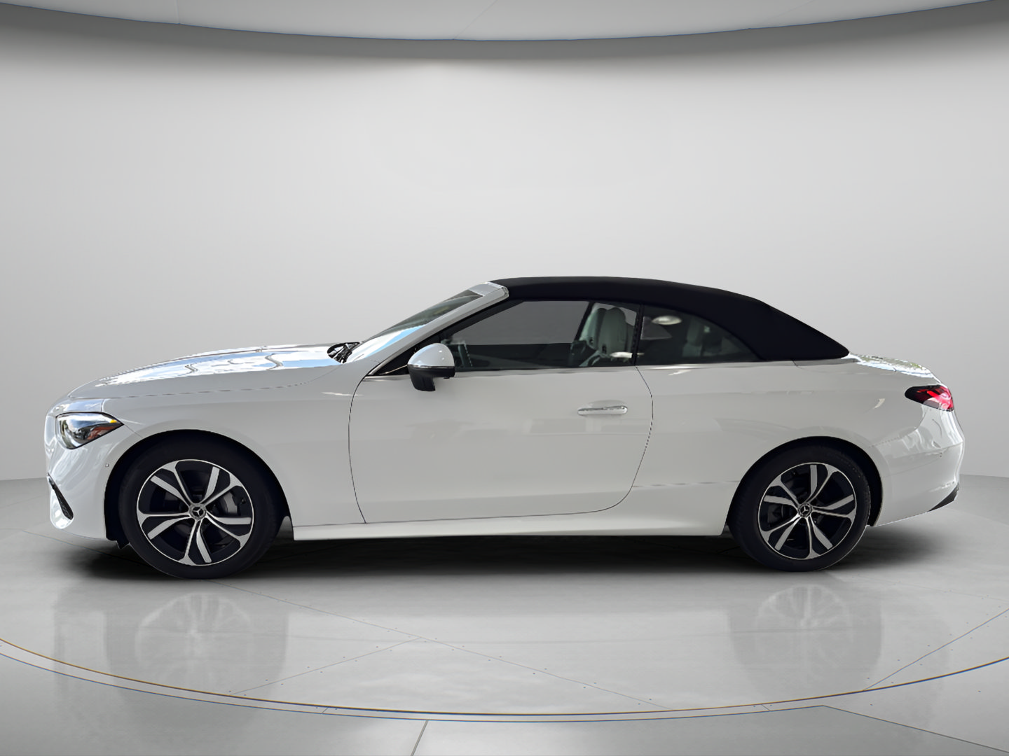 Certified 2026 Mercedes-Benz CLE 300 4MATIC Cabriolet image 4