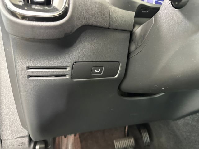Used 2023 Volvo C40 P8 Recharge Ultimate AWD/4WD image 18