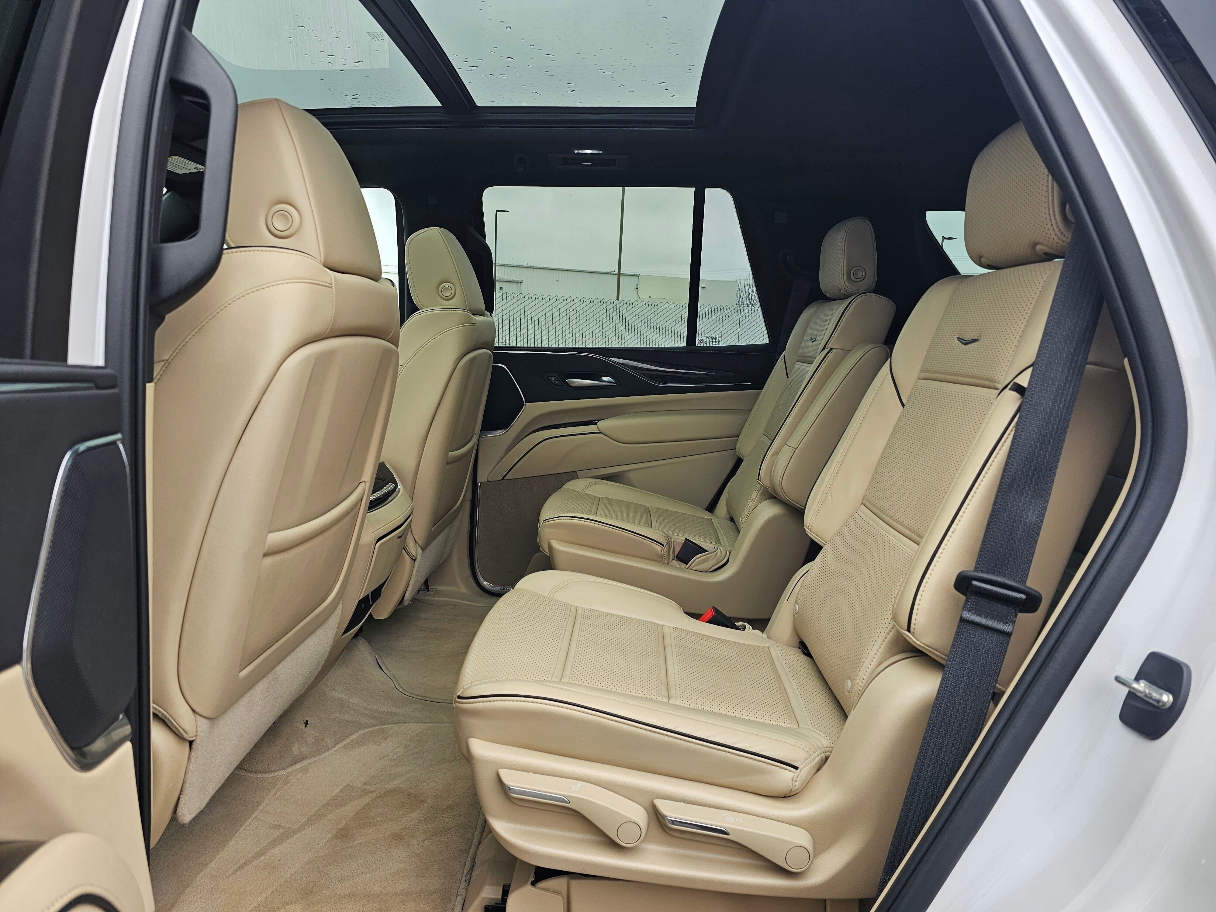 Used 2023 Cadillac Escalade Premium Luxury w/ Performance Package image 13