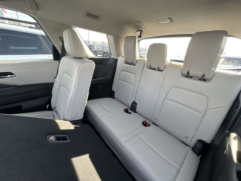 New 2026 Nissan Pathfinder SL image 15