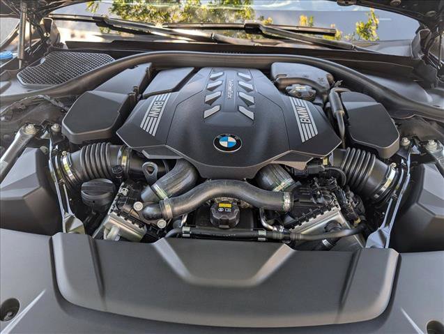 Used 2021 BMW 750i xDrive w/ Executive Package AWD/4WD image 25