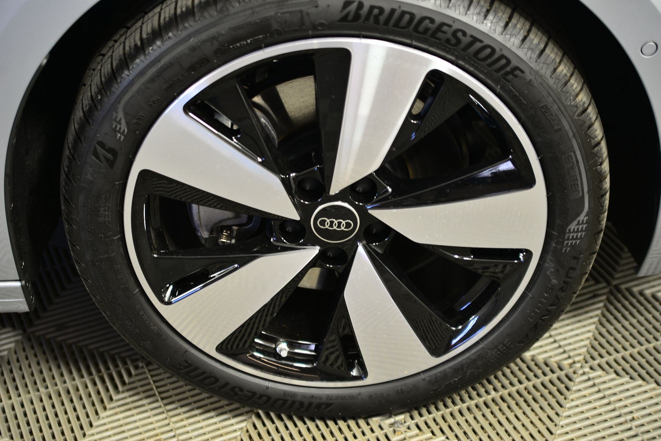 Used 2025 Audi A5 2.0T Premium Plus w/ Premium Plus AWD/4WD image 9