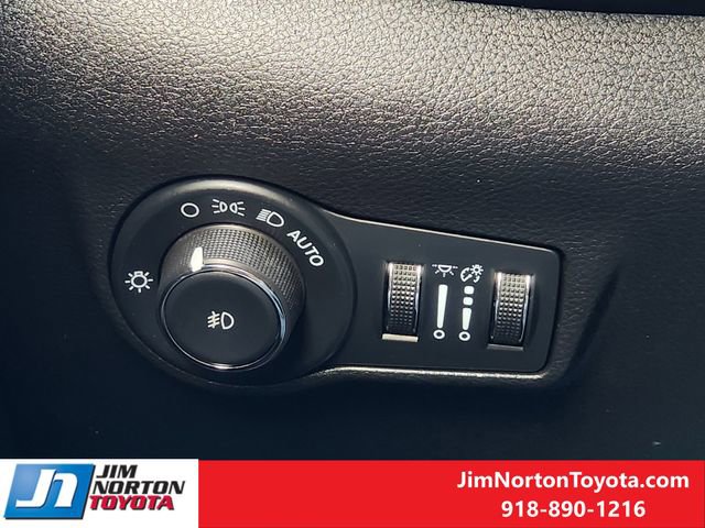 Used 2025 Jeep Compass Trailhawk image 23