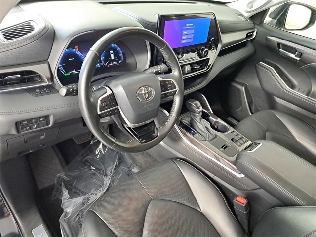 Used 2024 Toyota Highlander Limited image 19