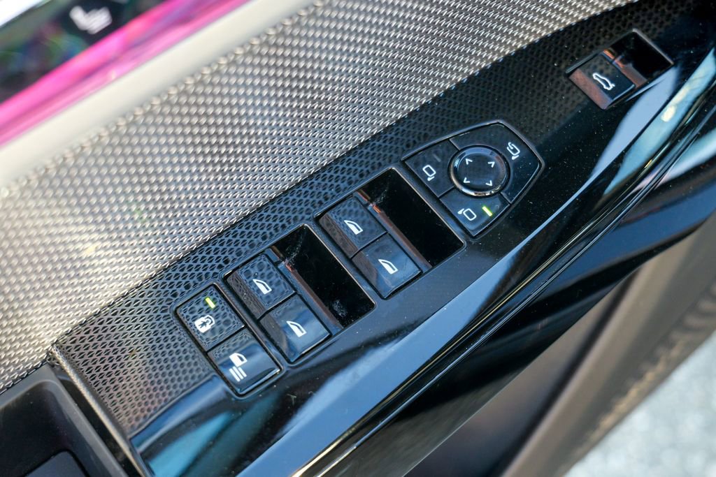 Used 2023 BMW 740i w/ Parking Assistance Package image 18