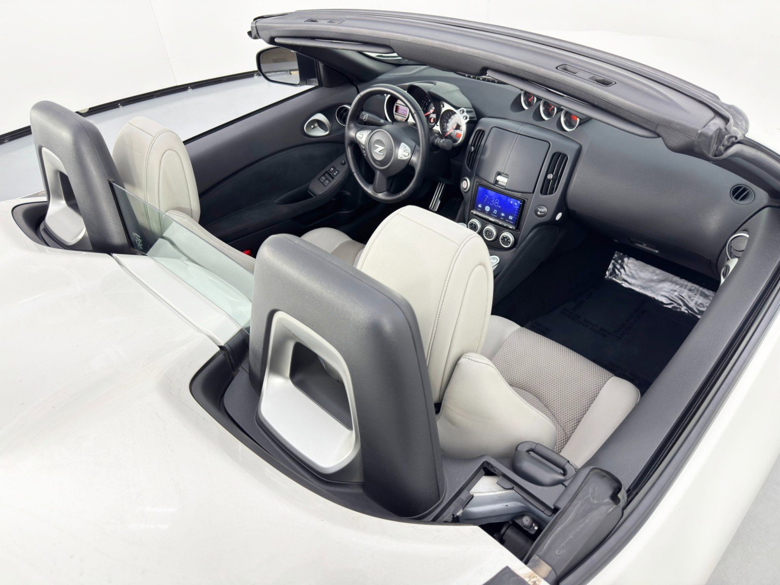 Used 2014 Nissan 370Z Touring w/ Sport Package image 36