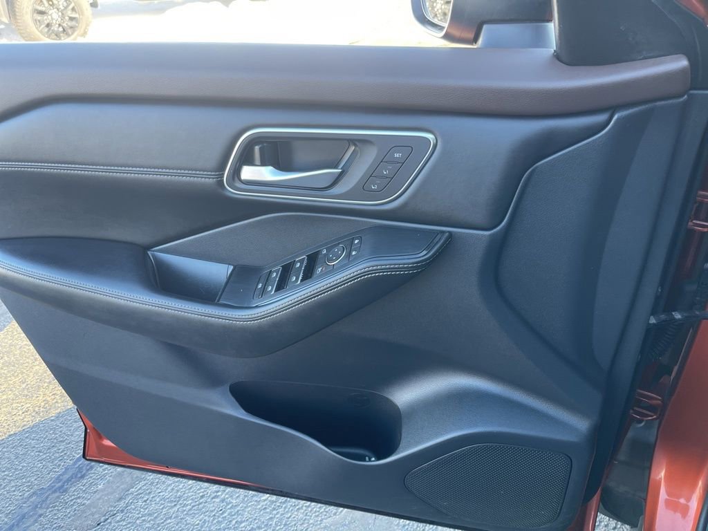 Certified 2022 Nissan Rogue Platinum w/ Head-Up Display Package image 9