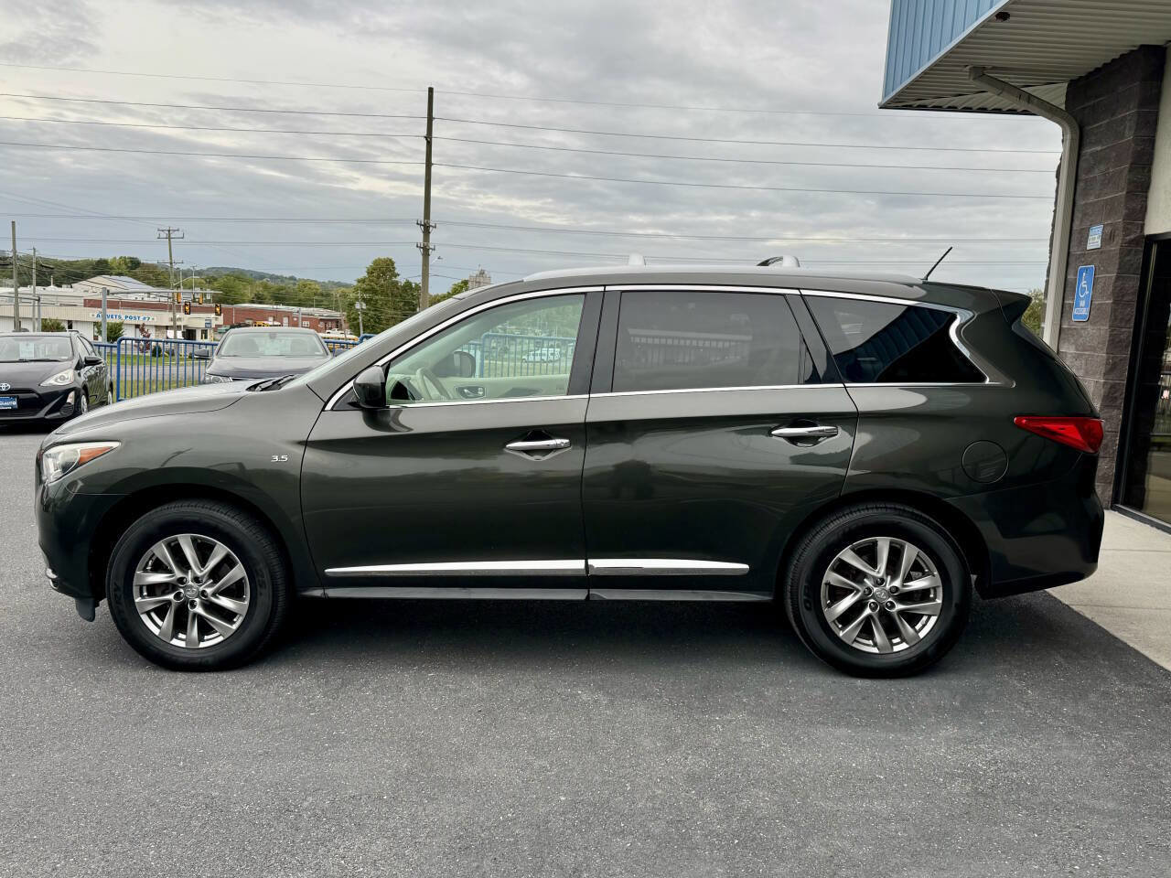 Used 2014 INFINITI QX60 AWD w/ Premium Package image 55