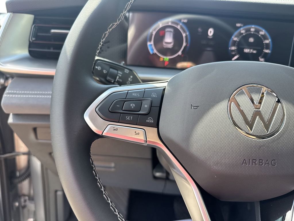 New 2025 Volkswagen Tiguan SE image 23