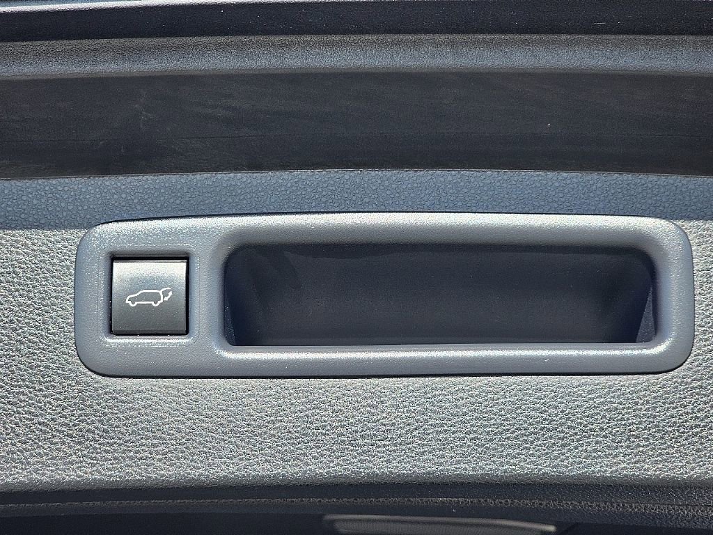Used 2025 Toyota Highlander Limited image 10